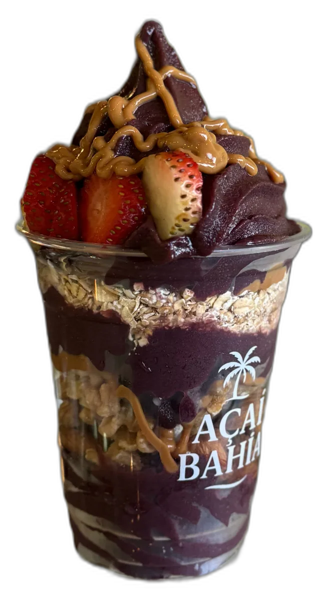 Açaí con frutillas, manjar y granola